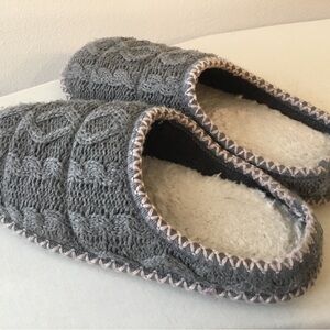 Cozy gray knit slippers with pale pink border